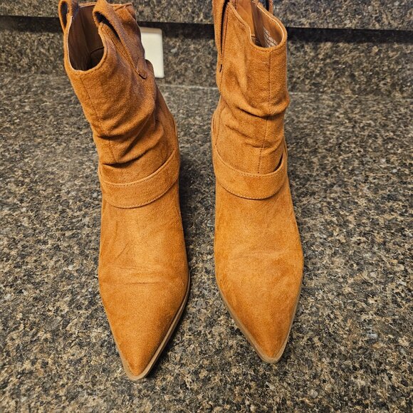 Tan boots - Picture 2 of 2